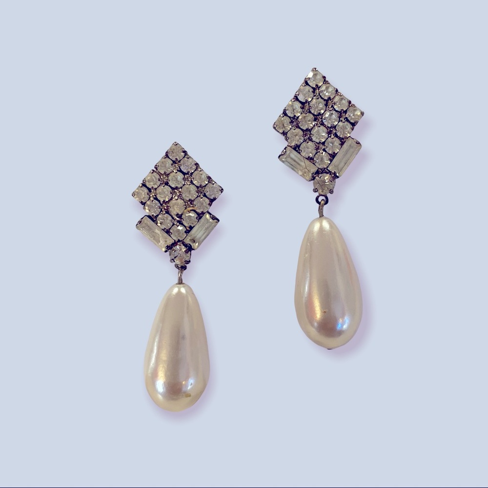 Costume teardrop faux pearl & rhinestone earrings.